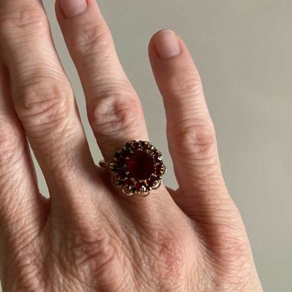 Vintage Sarah Coventry Ring and Earrings - Picture 7 of 12